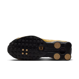 Tenis Mujer Nike Shox R4 Dorado Metalico Negro vista suela
