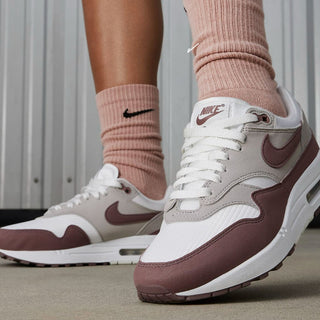 Tenis Mujer Nike air Max 1 Summit White vista foto referencia