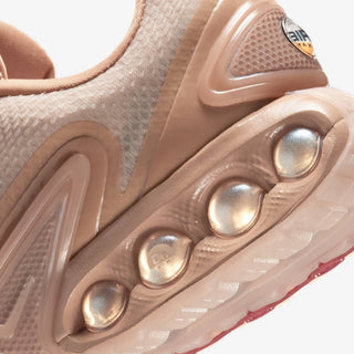 Tenis Mujer Nike Air Max DN x Isamaya Ffench Beige Arena vista talon