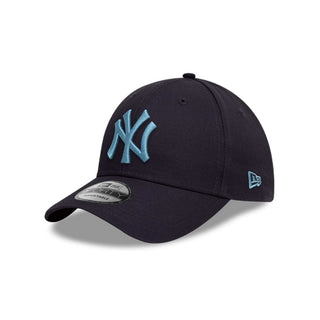 Gorra New York Yankees MLB League Essentials 9FORTY Azul Marino vista lateral principal