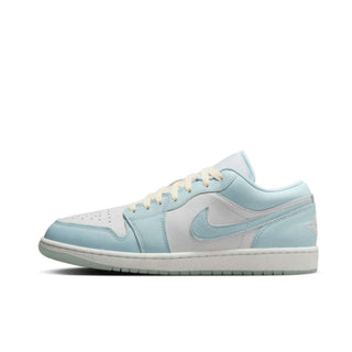 Tenis Hombre Air Jordan 1 Low SE Azul Glaciar Blanco vista lateral principal