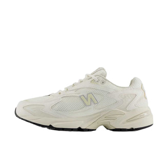 Tenis Hombre New Balance 725v1 Beige vista lateral principal