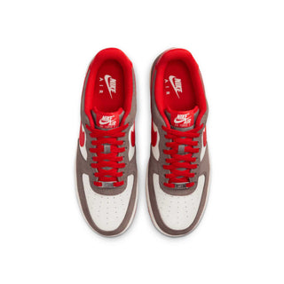 Tenis Hombre Nike Air Force 1 07 LV8 Cafe Rojo vista par superior