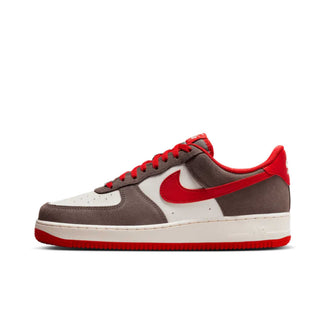 Tenis Hombre Nike Air Force 1 07 LV8 Cafe Rojo vista lateral principal