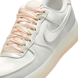 Tenis Mujer Nike Air Force 1 07 LV8 Blanco Rosa Claro vista zoom detalle