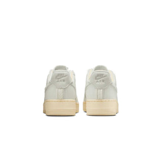 Tenis Mujer Nike Air Force 1 07 Sail and Muslin vista par atras