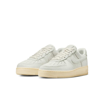 Tenis Mujer Nike Air Force 1 07 Sail and Muslin vista para frontal