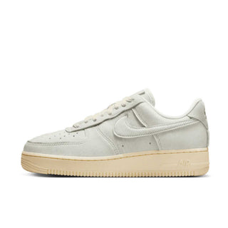 Tenis Mujer Nike Air Force 1 07 Sail and Muslin vista lateral principal
