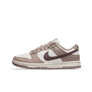 Tenis Mujer Nike Dunk Low taupe
 vista lateral principal