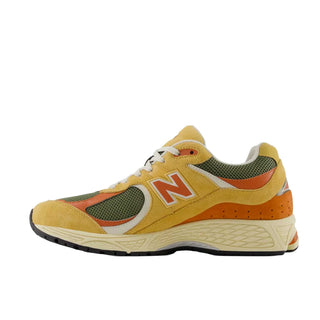 Tenis Unisex New Balance 2002R Amarillo Naranja Apricot vista lateral principal